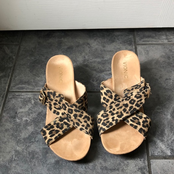 Vionic wedges - Picture 1 of 3